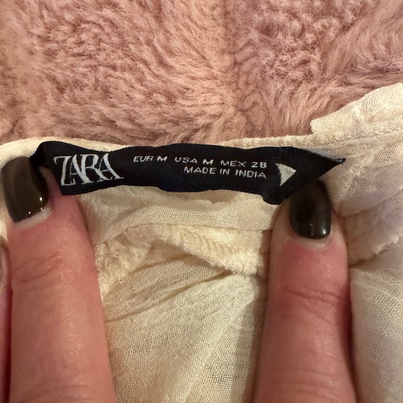 Zara tiered off white flowy tank - Picture 3 of 3